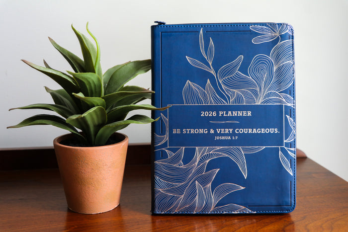 2026 NKJV 16-Month Scripture Planner, Zippered Leathersoft, Navy, Be Strong & Very Courageous