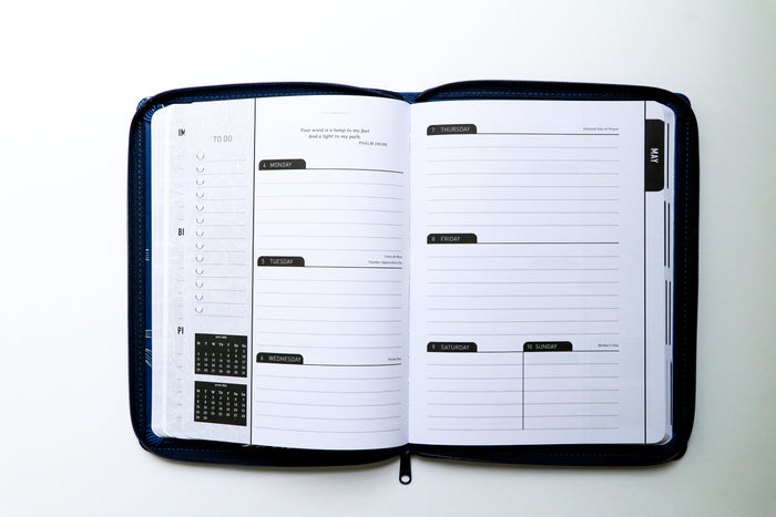 2026 NKJV 16-Month Scripture Planner, Zippered Leathersoft, Navy, Be Strong & Very Courageous