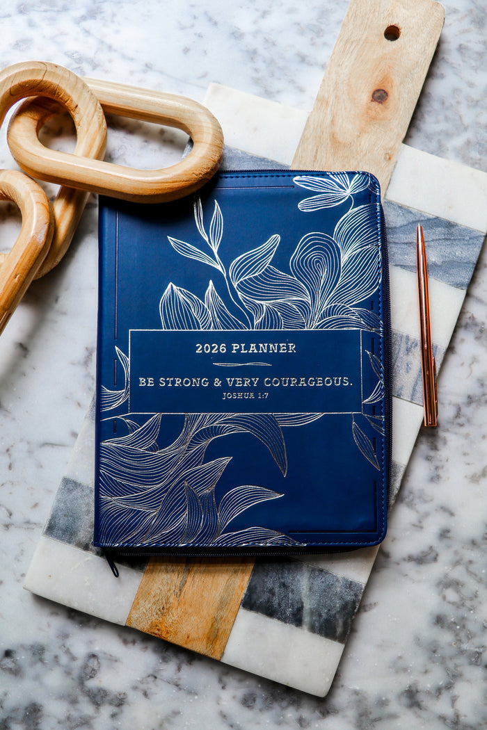 2026 NKJV 16-Month Scripture Planner, Zippered Leathersoft, Navy, Be Strong & Very Courageous
