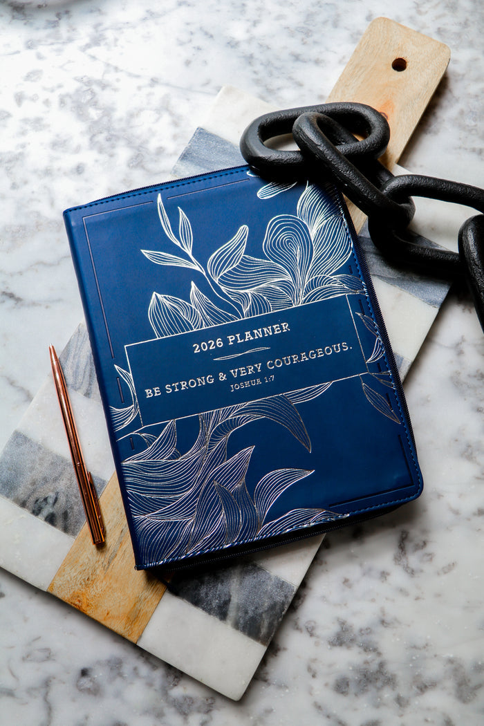 2026 NKJV 16-Month Scripture Planner, Zippered Leathersoft, Navy, Be Strong & Very Courageous