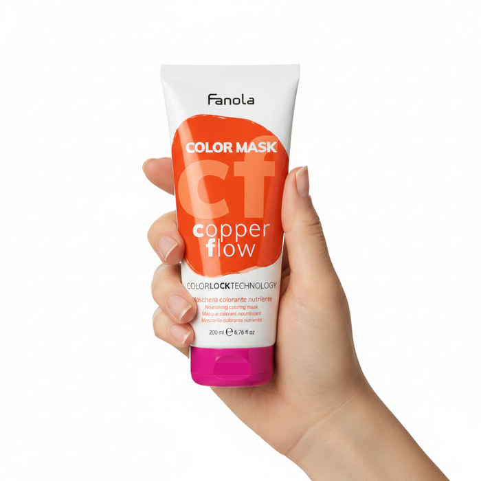 Fanola Color Mask Copper Flow sostenido por una mano