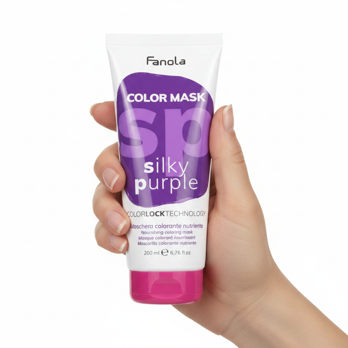 Fanola Color Mask Silky Purple sostenido por una mano