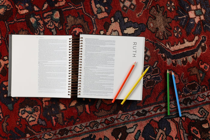 NIV, Spiral-bound Illustrating Bible, Leathersoft Spiral, Dark Gray: Draw, Write, and Reflect Your Way Through Scripture