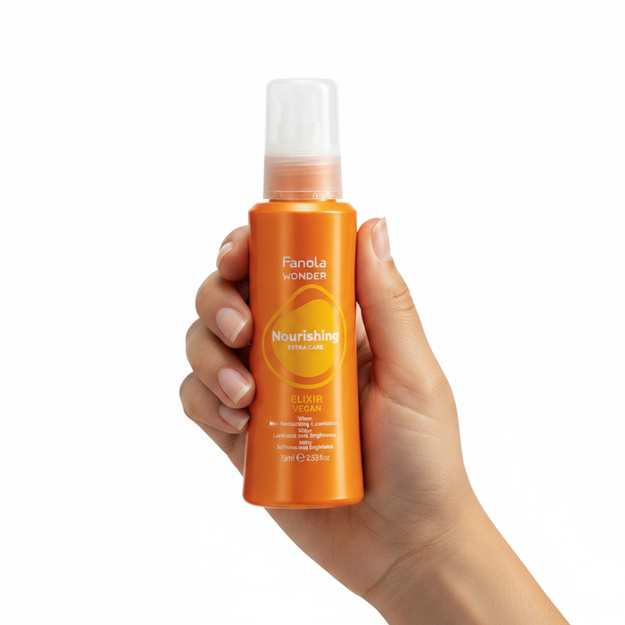 Fanola Wonder Nourishing Elixir Cream 75ml sostenido por una mano